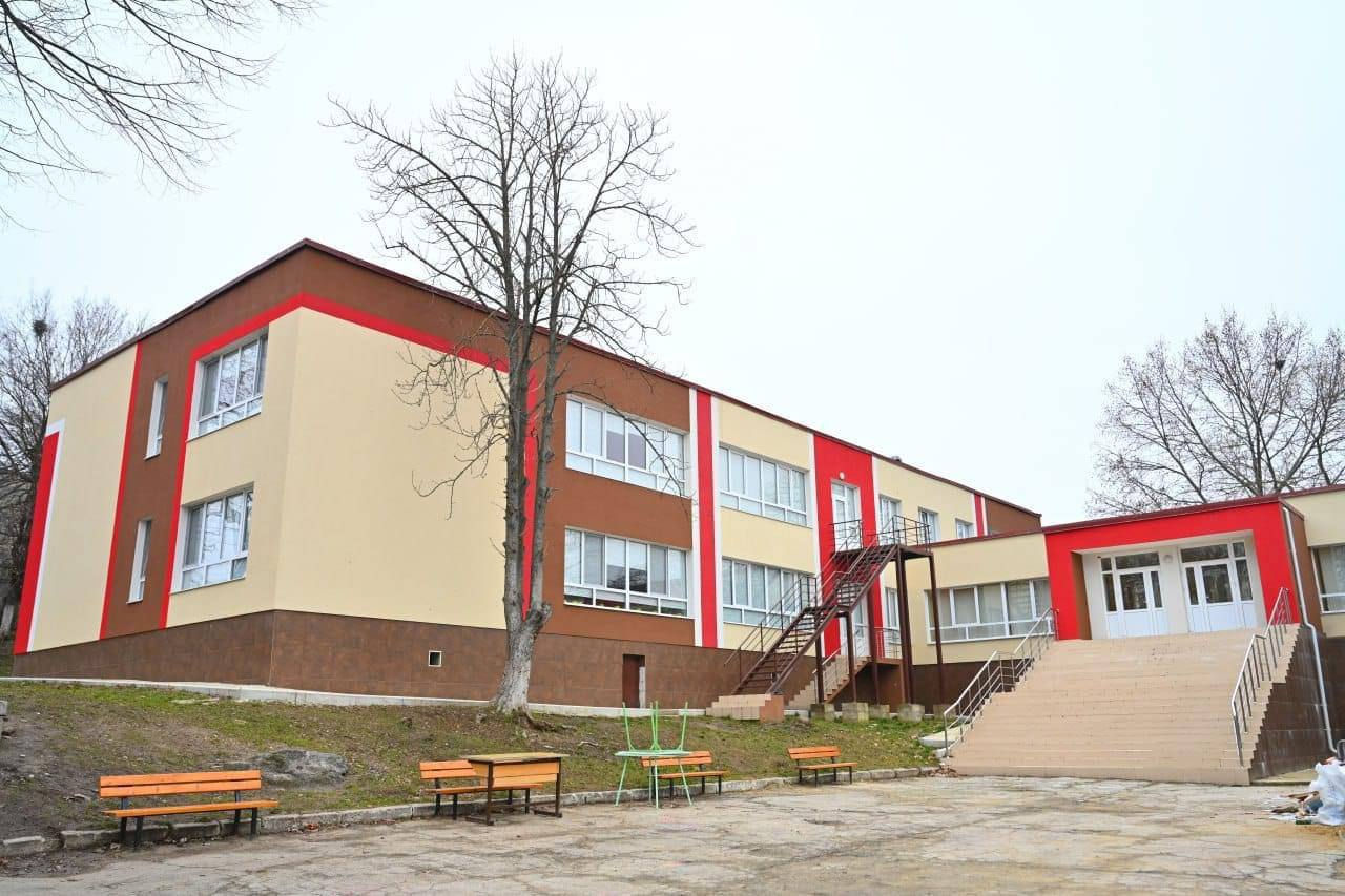 Peste 180 de elevi de la Liceul Teoretic „Mihail Lomonosov” beneficiază gratuit de grupe cu program prelungit