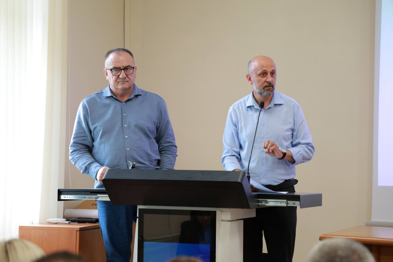 Andrei Pavaloi în dialog cu părinții: „Reforma RESTART riscă să destabilizeze școlile din Chișinău și lasă mai multe întrebări decât răspunsuri”